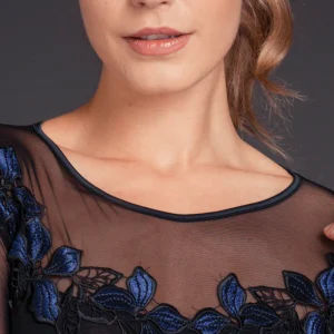 Maglia sottogiacca da donna 212 in lana seta - Decoltè impreziosito da lista di fiori in macramè bicolore e tulle