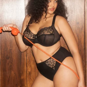 Zarla Black Reggiseno Soft Con Coppe Ricamate E Ferretto