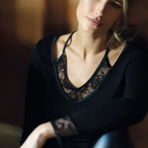 Maglia  da donna 841 04 in lana merino e seta - Manica lunga scollo V e laize di pizzo