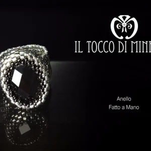 Anello Ellie: Eleganza Unica per Ogni Occasione