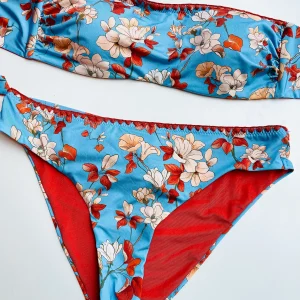 Costume due pezzi fascia fiori azzurro VACANZE ITALIANE