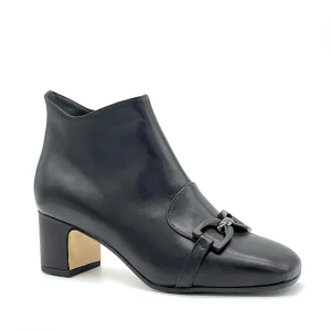 Stivaletto in pelle nera con morsetto e soletta piuma - Cod. 74711