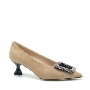 Décolleté in camoscio beige e fibbia gioiello – Cod. 55507