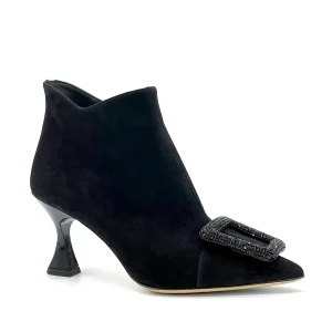Stivaletto in camoscio nero e fibbia gioiello – Cod. 55533