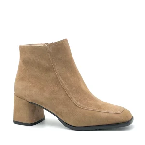 Stivaletto in camoscio beige – Cod. 55542