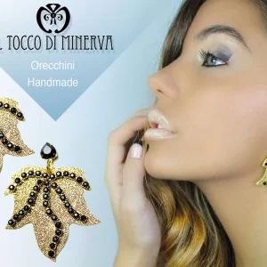 Orecchini oro/nero in moosgummi e swarowski Taja Realizzati A Mano – HandMade