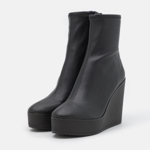 stivali con zeppa e plateau